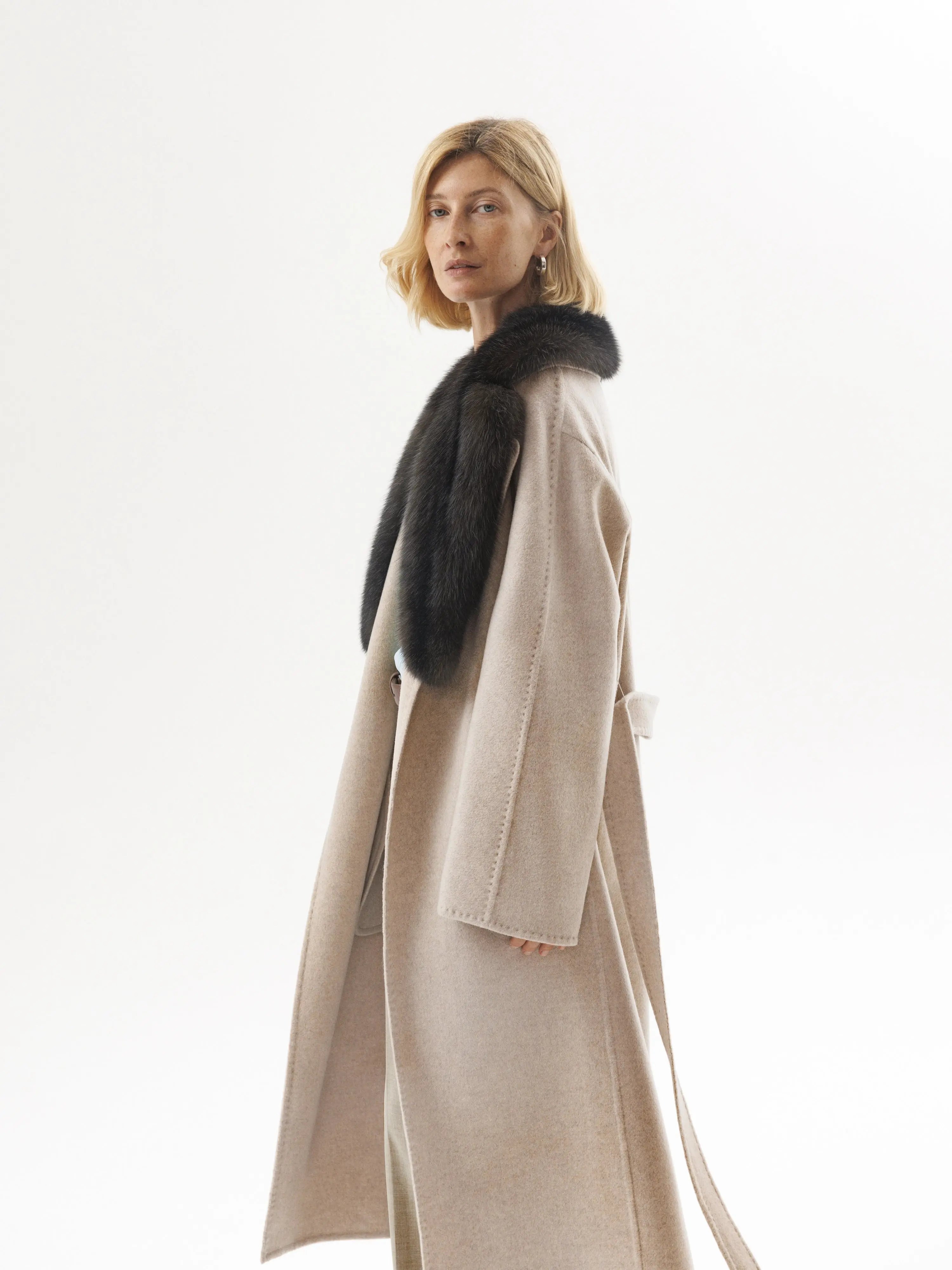 Cashmere coat with one piece sable fur collar