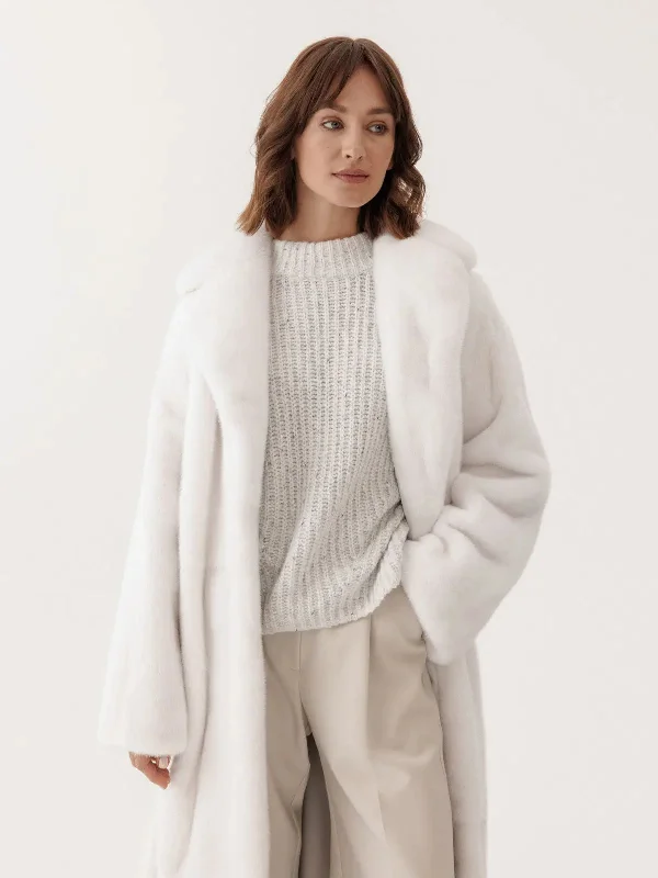 Mink fur coat in an incredible off-white shade with an English collar