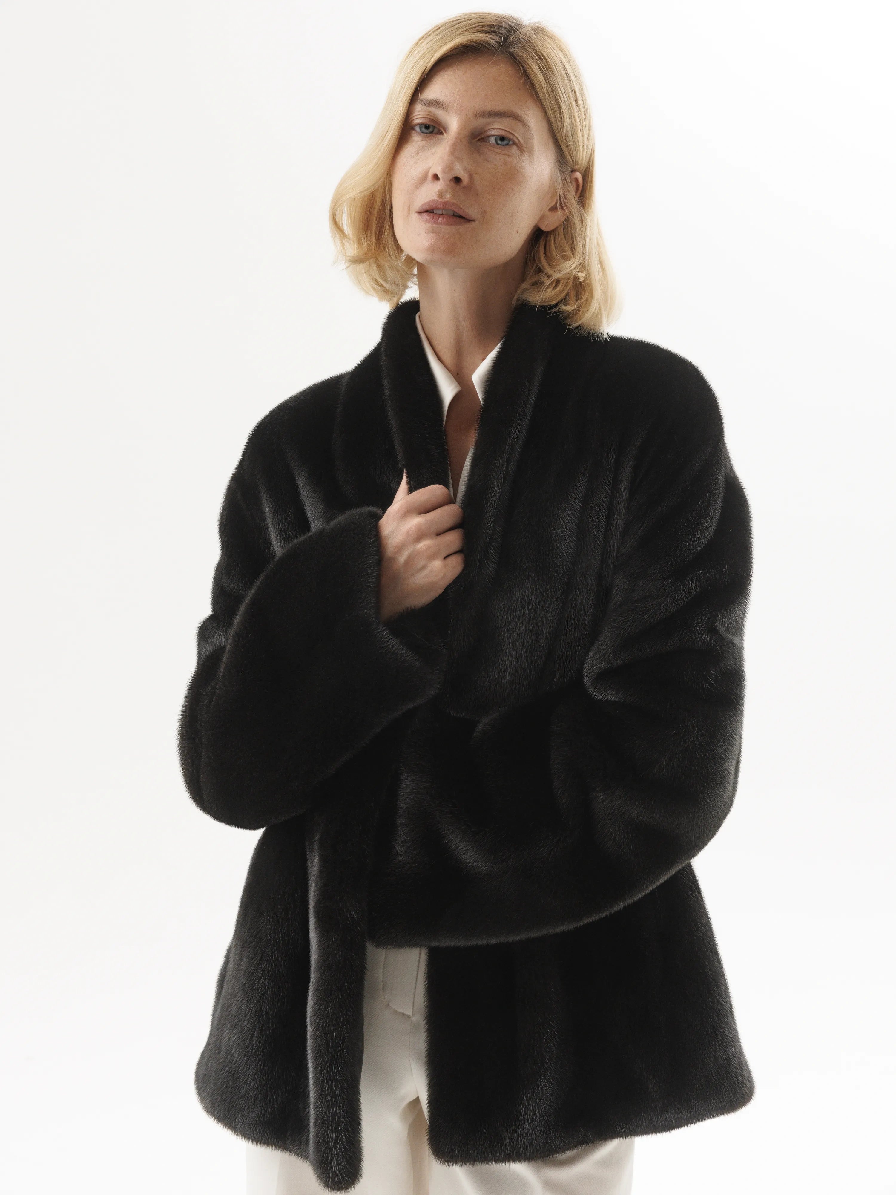 Mink fur coat in an incredible off-white shade with an English collar