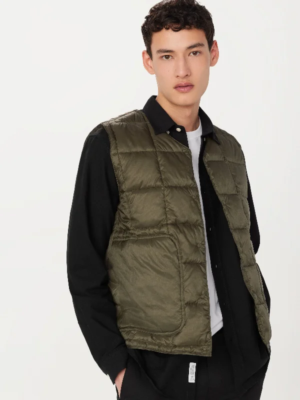 The Aero Packable Vest in Tuscany Green